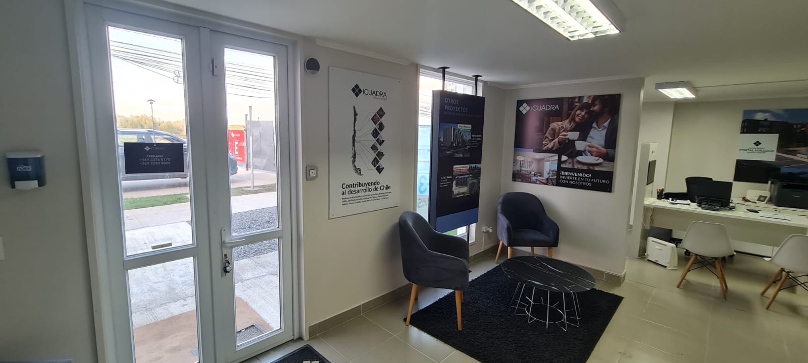 Instalación de branding e imagen corporativa en oficina de un cliente de Activa